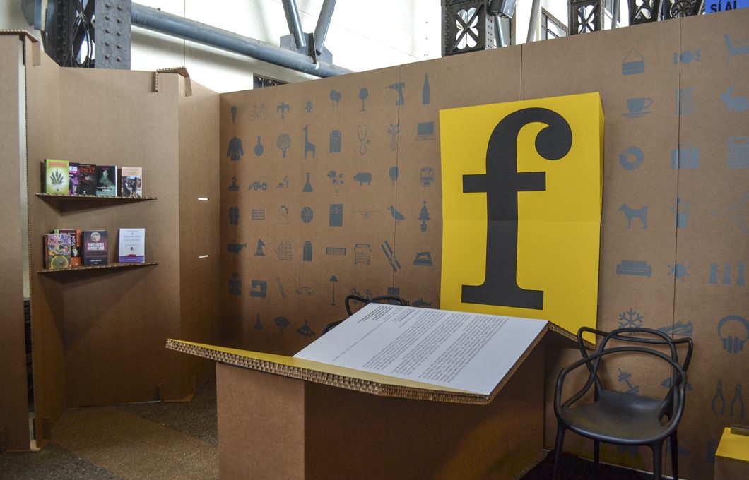 Stand La Fuente en Feria Internacional del Libro de Santiago - JP